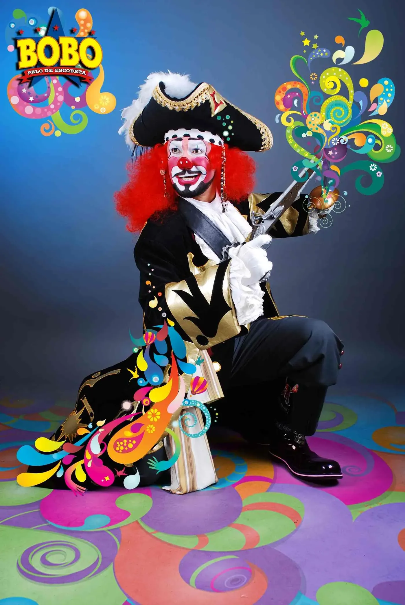 Payaso Bobo Pelo de Escobeta con sombrero de pirata y peluca roja